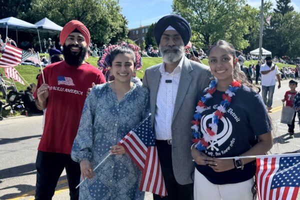 ਸਪਰਿੰਗਫੀਲਡ ਦੀ ‘ਮੈਮੋਰੀਅਲ ਡੇਅ ਪਰੇਡ’ ’ਚ ਸਿੱਖ ਭਾਈਚਾਰੇ ਨੇ ਸ਼ਹੀਦ ਫੌਜੀਆਂ ਨੂੰ ਦਿੱਤੀ ਸ਼ਰਧਾਂਜਲੀ